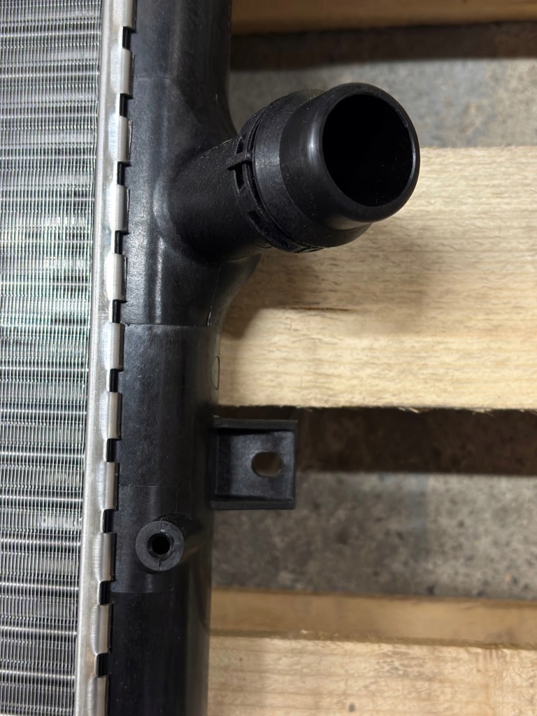 Audi a6 q7 - радиатор воды 4m0145804aa mahle cir24000p Цена