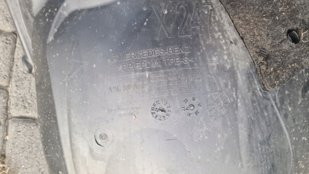 Підкрилок перед праве передні задня частина mercedes w243 h243 w247 eqa в Україні