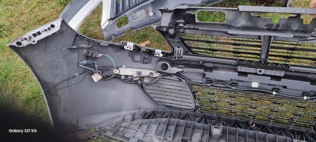 Бампер передній перед peugeot 308 t9 13- Зі Шроту