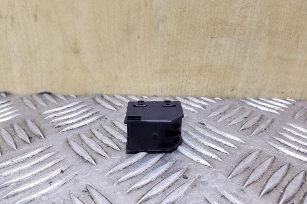 фото №7, Кнопка управление окон правых передних дверь vw golf iv variant 1j5