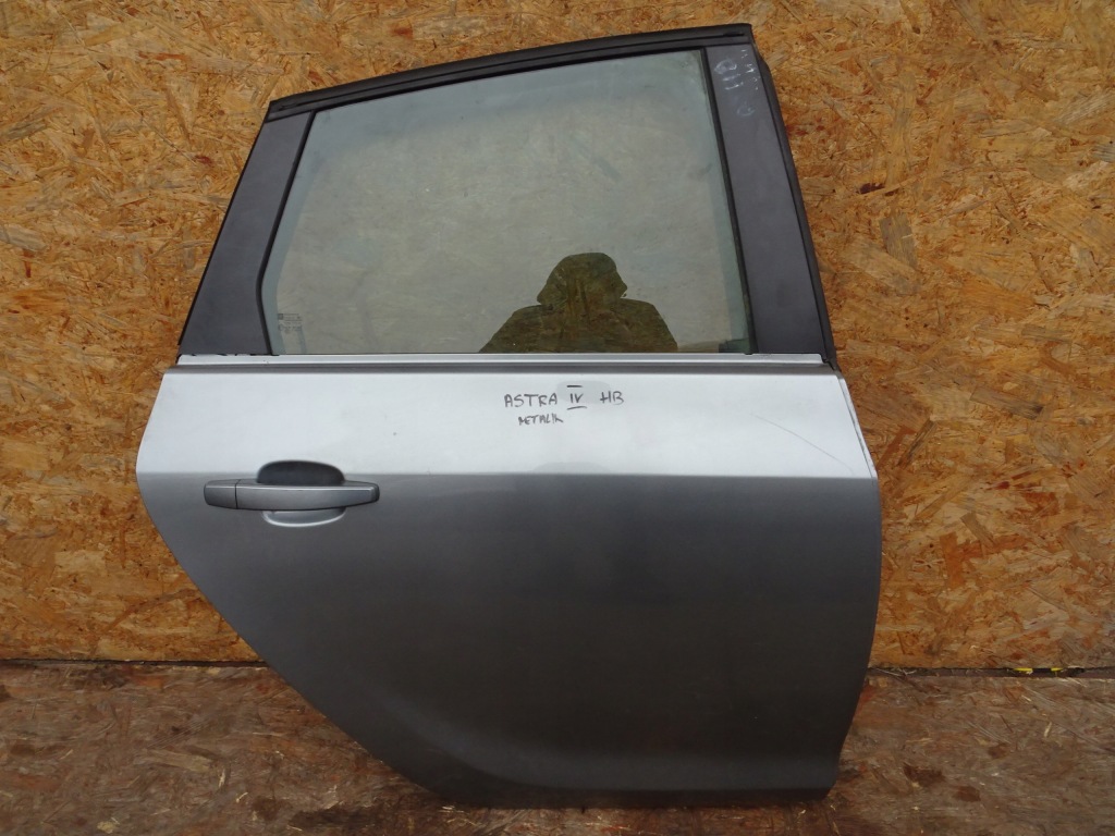 Купити Opel astra iv двері праве задній hb