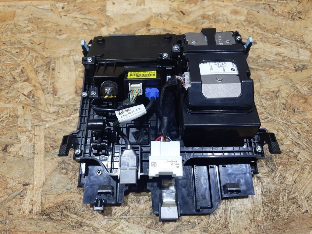 фото №6, Зарядний пристрій індукційна бардачок панель kia stinger gt