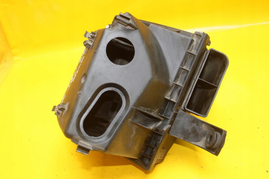 фото №8, Корпус фильтра воздуха passat b5 1.8 058133837a