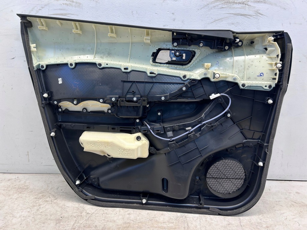 Chr c-hr i рестайлінг  led оббивка обшивка двері правий перед чорний odduszony в Україні