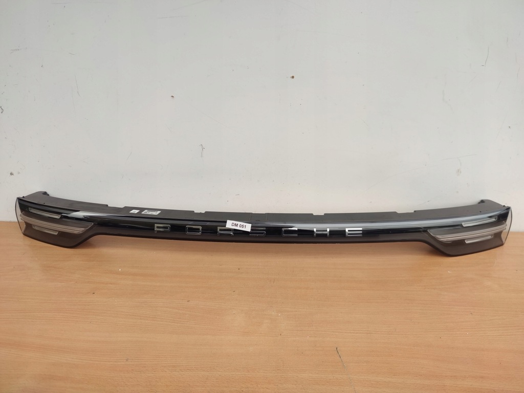 фото №8, Porsche cayenne turbo накладка крышки лампа средняя