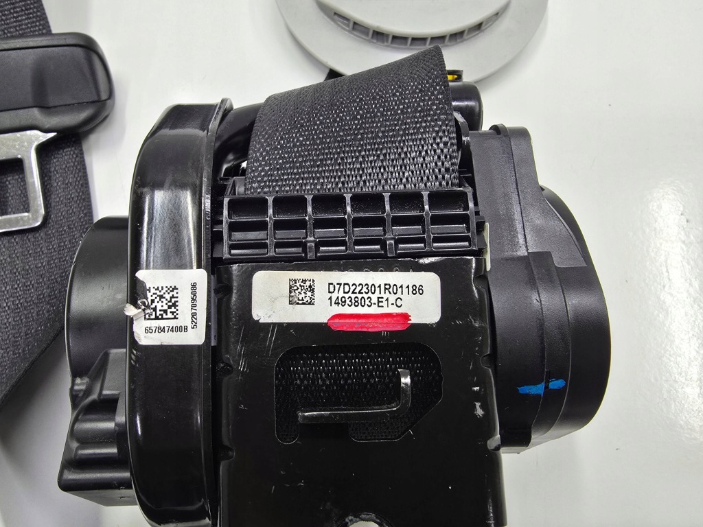 Ремень безопасности tesla y 20- правый  перед oem 1493803e1c Киев