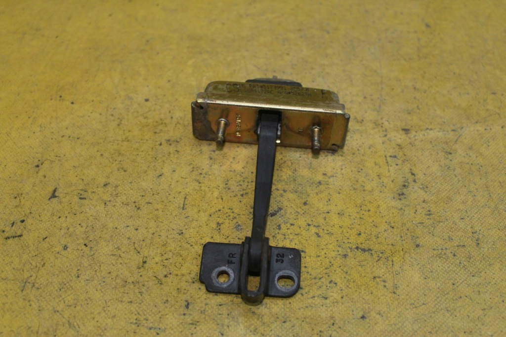 фото №3, Обмежувач двері правий перед pacifica