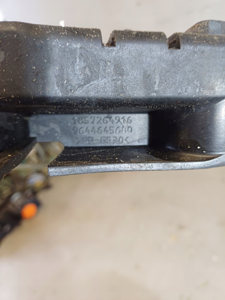 Кронштейн  бампера перед p-l peugeot 407 nr. 9644645680 - 9644645780 Цена