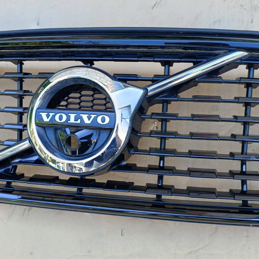 фото №4, Решётка радиатора перед значок хром volvo xc40 ii 2017- камера r-design