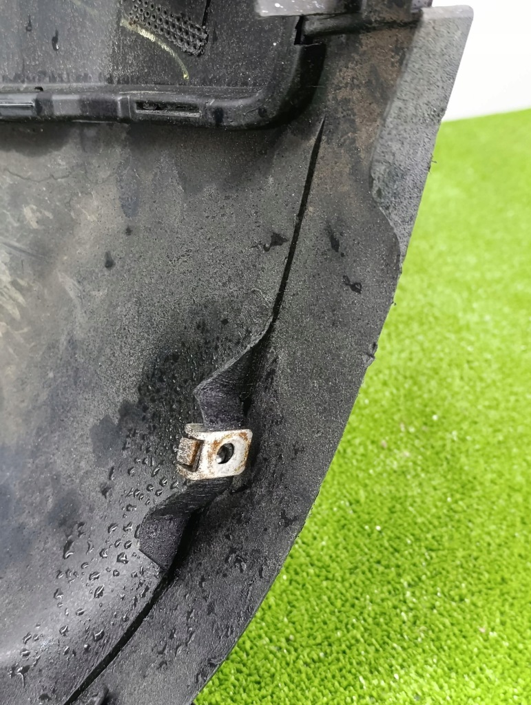 Jeep cherokee v 5 kl 2014- бампер перед передній решітка середня Доставка