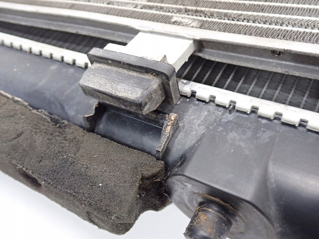 Комплект радиатор вентилятор оригинал suzuki swift mk7 1.2i 13r с Разборки