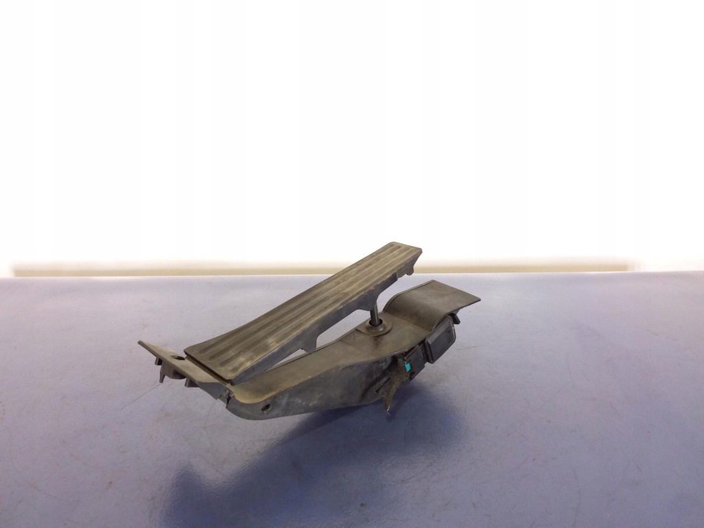 фото №1, Bmw 3 e90 2.0 b педаль потенциометр газа