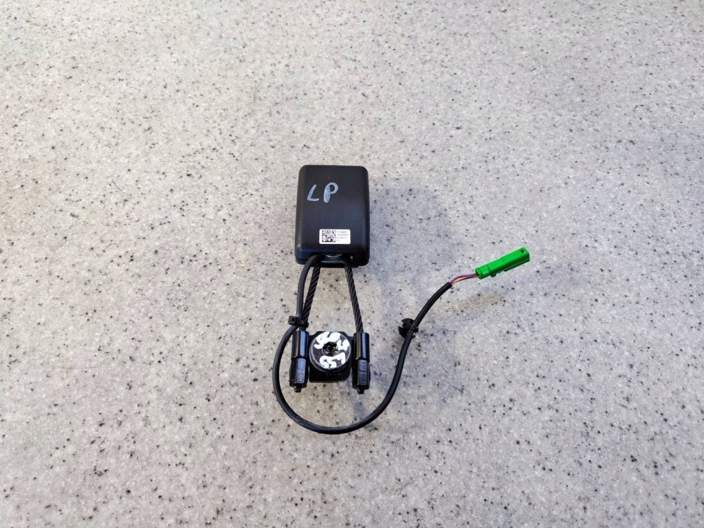 фото №1, Кліпса поперечина пряжка ліва лівий перед 31369301 volvo s60 iii v60 ii