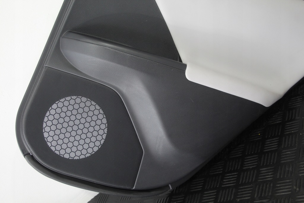 фото №2, Оббивка обшивка двері правий задня lexus ct200h