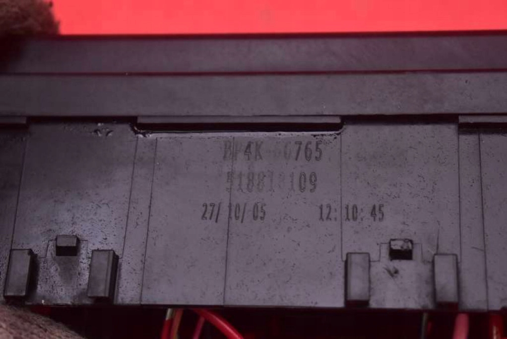 фото №8, Коробка запобіжників 518818109 mazda 3 1 i bk 2.0 16v 150 km 03-06