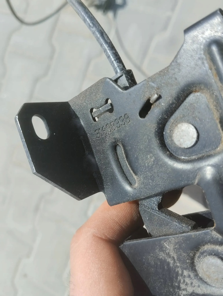 фото №7, Polestar 2 замок капот крышки передней kompletny тросы