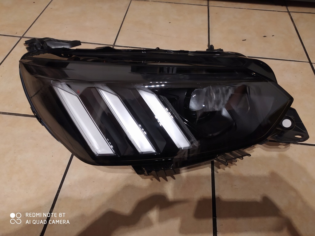 фото №1, Peugeot 208 фара правый full led super!!!!