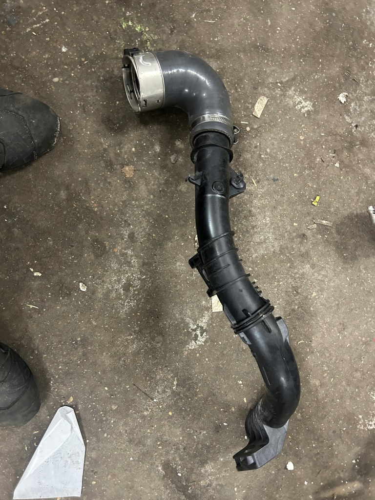 Купить Шланг пабтрубок  труба воздухозаборник ideał 144605995r renault master 3 iii lift 2.3