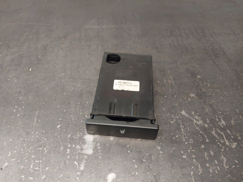 Купити Тримач  на чашка w desce приладової панелі seat alhambra mk1 7m3858602a