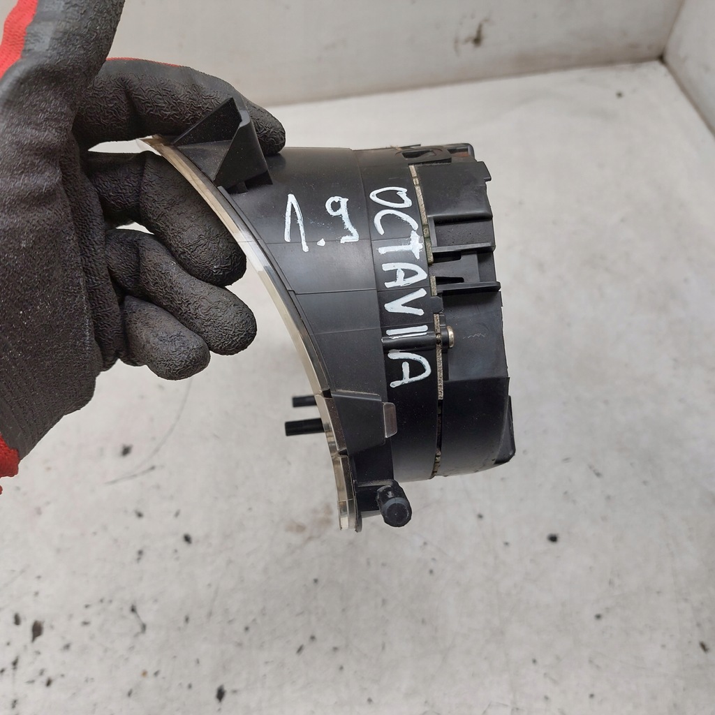 фото №8, Skoda octavia 1,9tdi счетчик приборы 1u0920820g