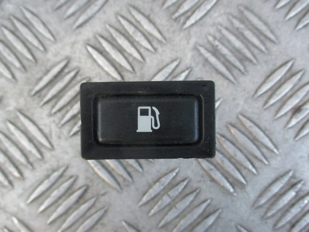 фото №1, Кнопка открывания крышка топлива toyota avensis