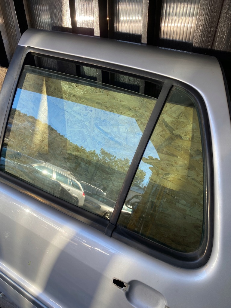 Дверь левое  задняя mercedes ml w163 серебристый Цена