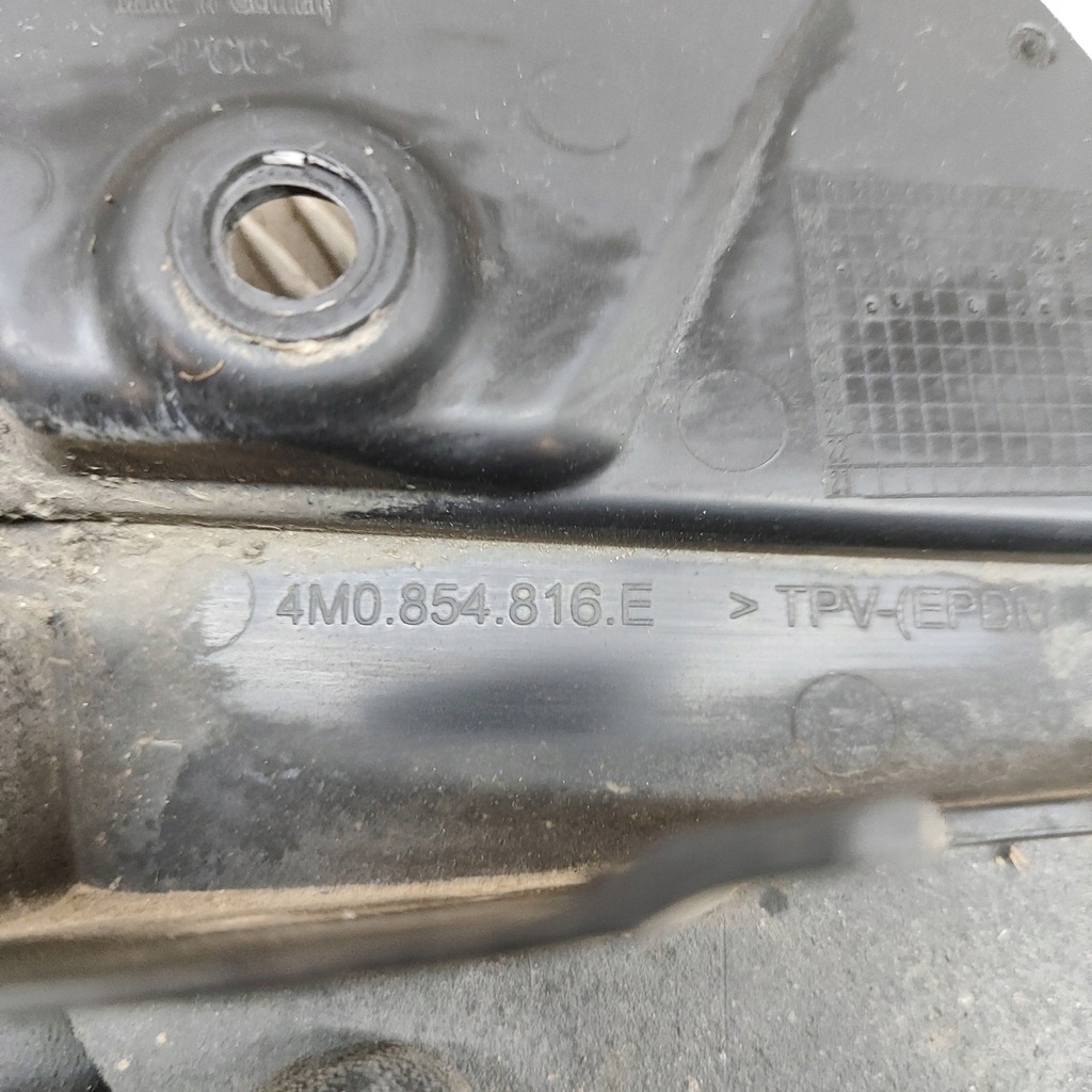 фото №6, Audi q7 4m 2018 права сторона бризковики задні