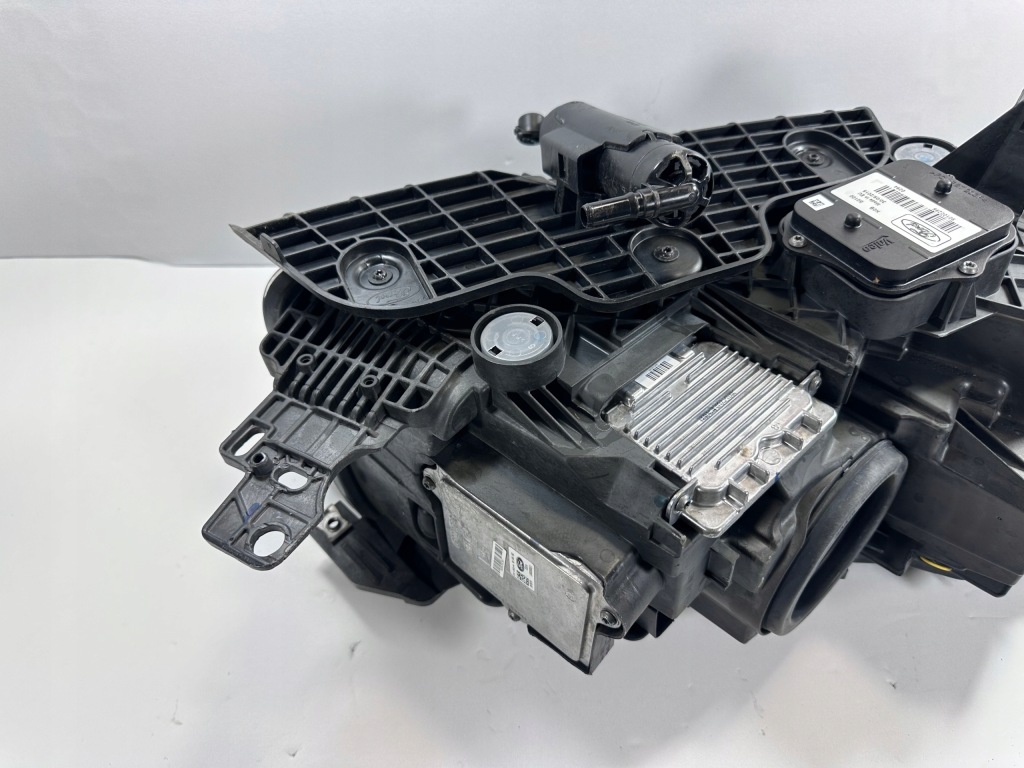 Kuga mk2 рестайлінг  st фара правий ліва ксенон led gv41-13d154-eh gv41-13d155-eh Доставка