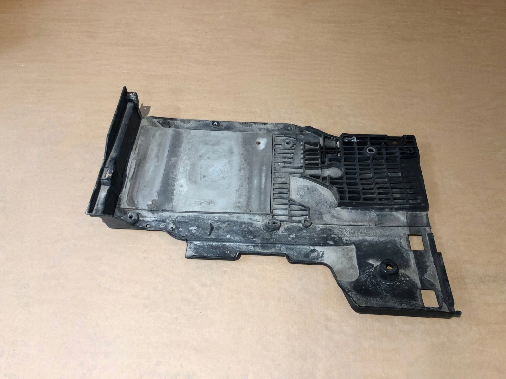 Купить Audi a3 8v плита накладка подвеска правая 5q0825506