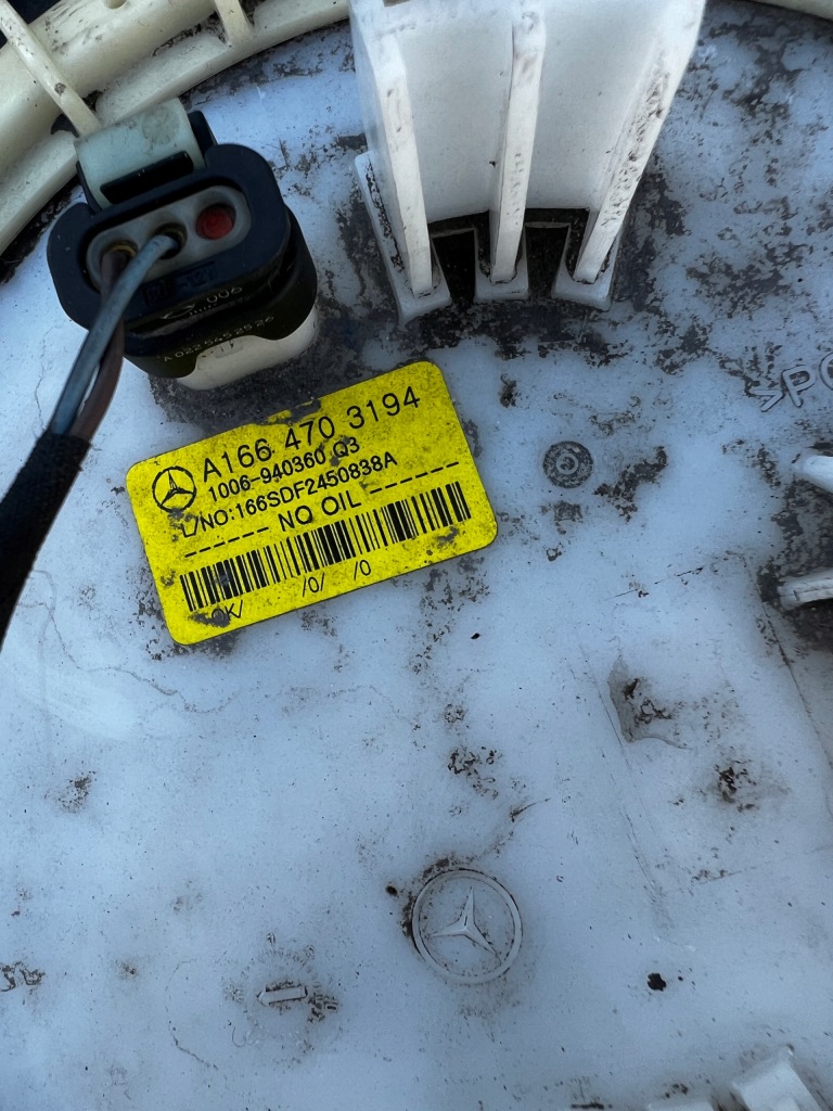 фото №10, Бак заливная горловина насос топлива mercedes gl x166 3.0 cdi 350 bluetec 4matic 4x4