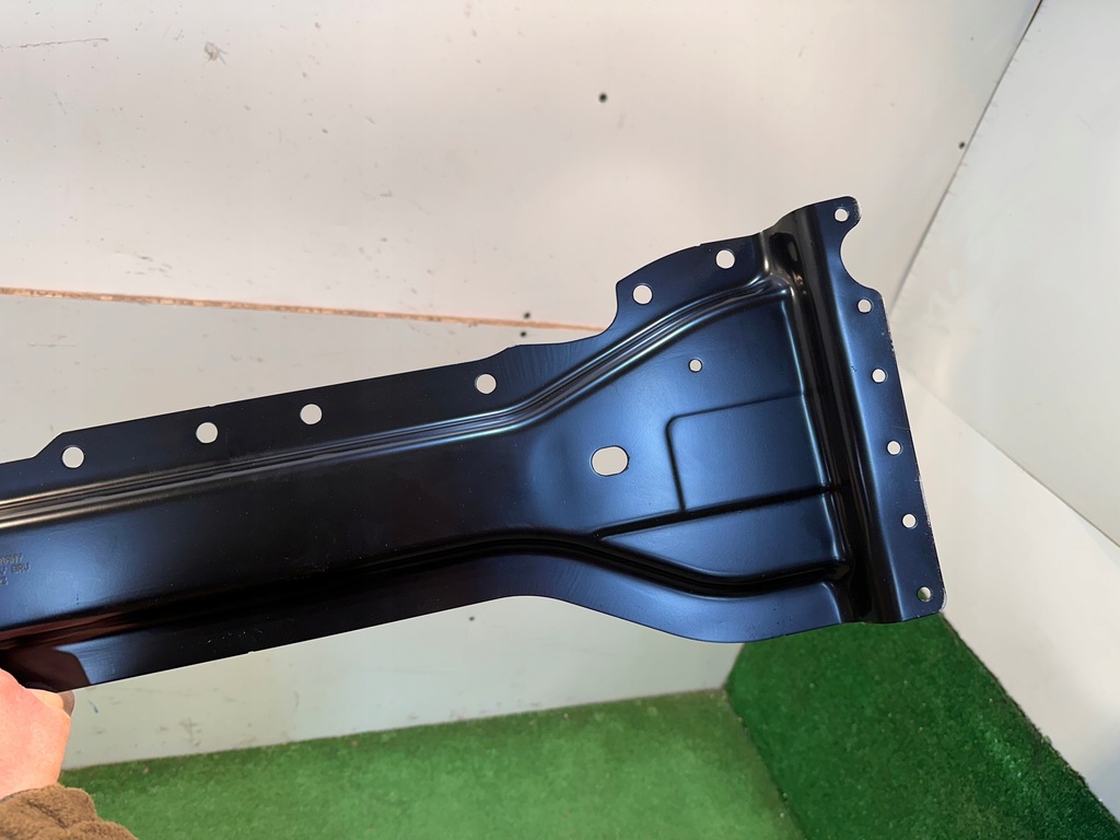 фото №7, Porsche taycan 9j1 балка поперечная ниша колеса запасного 9j1803349y