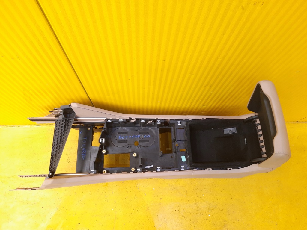 фото №7, Vw touareg iii 760 подлокотник туннель средний