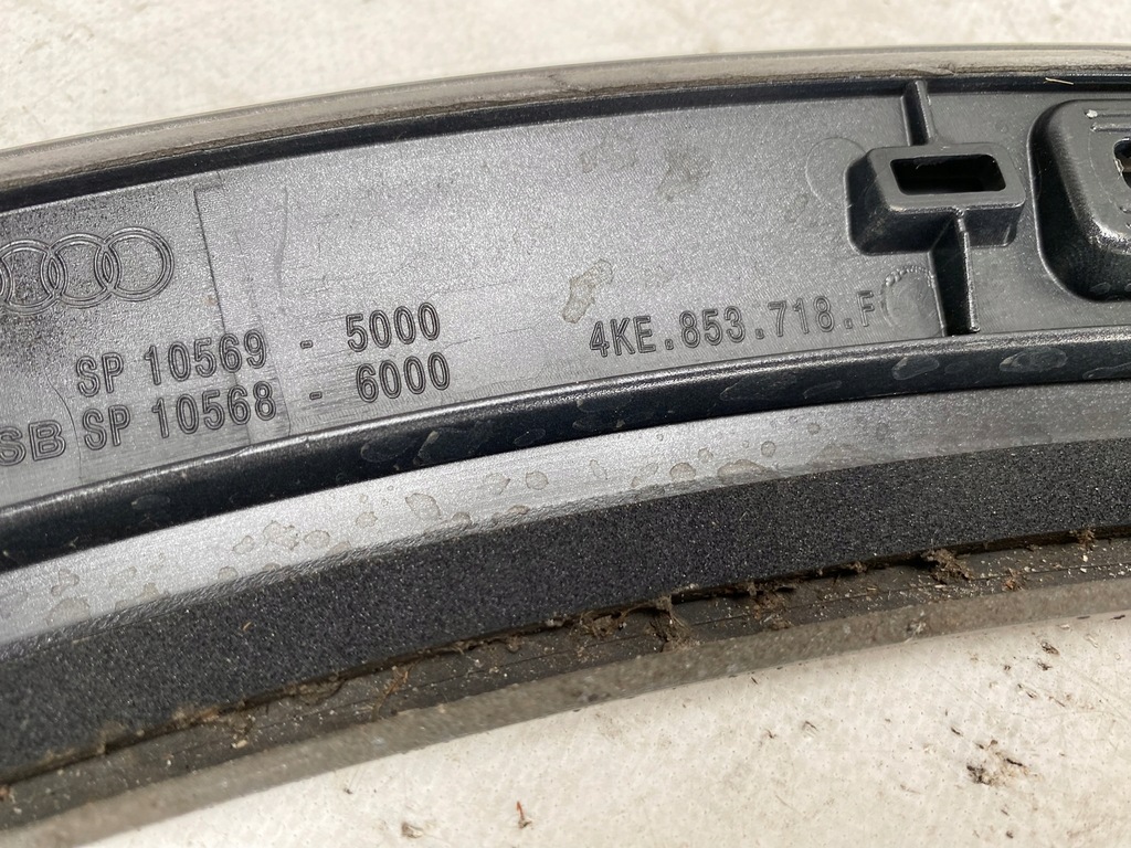 фото №11, Audi e-tron 18- молдинг накладка крыла правый перед 4ke853718f