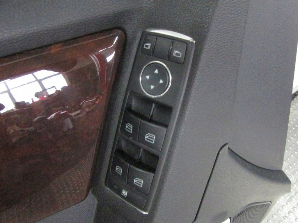 фото №12, Mercedes glk x204 2010 обшивка дверь левый перед