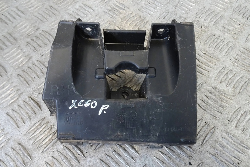 фото №1, Volvo xc60 ii направляющая кронштейн крыла перед передний правый 21-