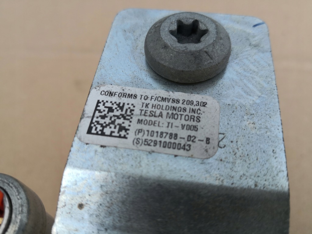 Tesla s ремінь безпеки правий перед 1018788-02b Зі Шроту