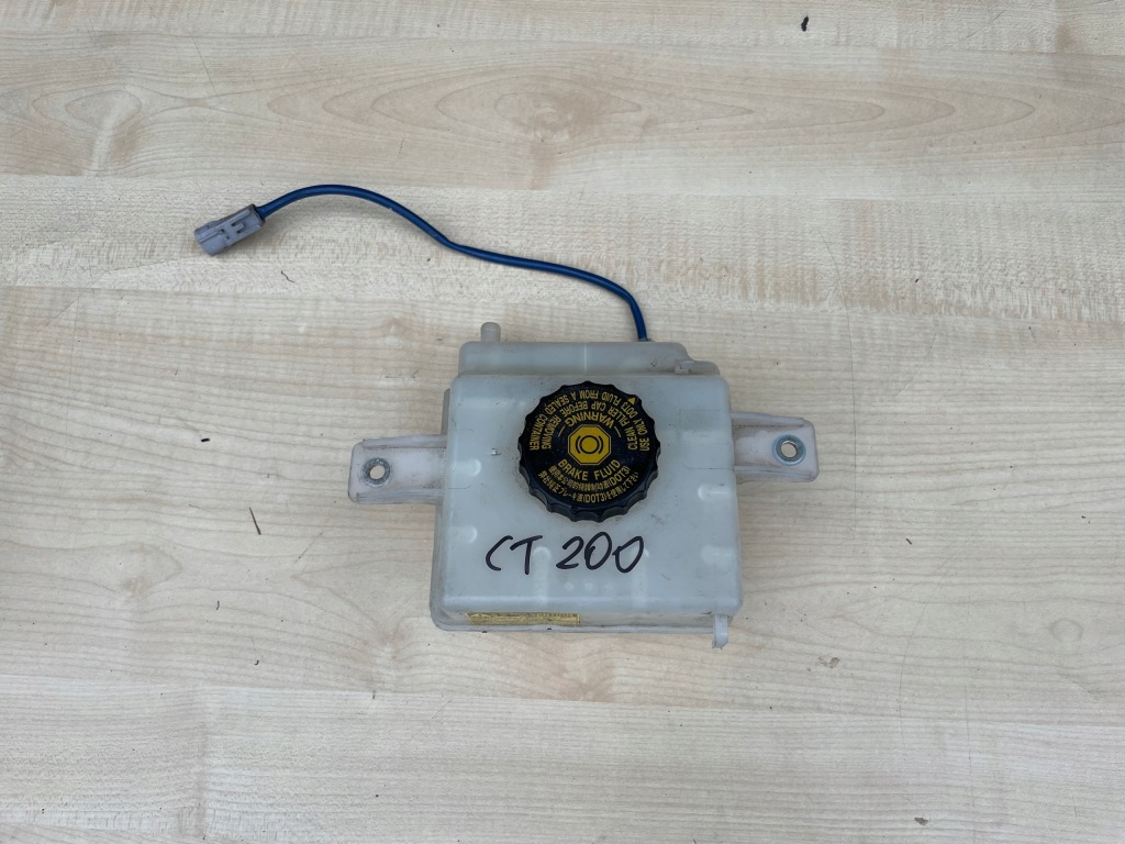 Купити Lexus ct200h 10-16 бачок рідина гальмівний