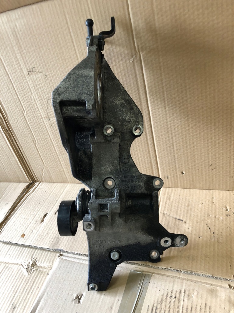 Купити A3 8p 2.0 tdi cba кронштейн генератора 03l903143d