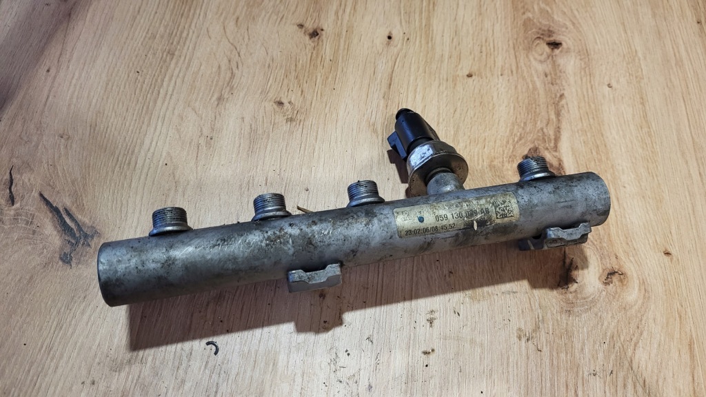 фото №2, Молдинг упорскування audi a4 b7 3,0tdi v6 059130089ab