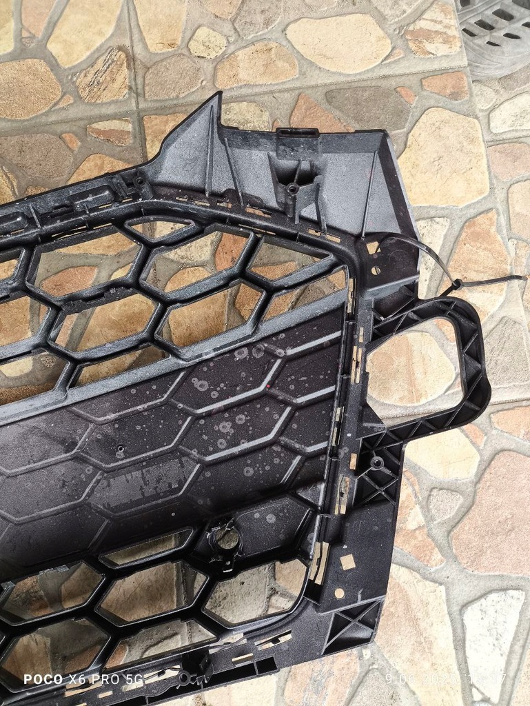 фото №14, Audi a4 s4 b9 lift s-line накладка решётка радиатора решётка радиатора 8w0853651 , plaster соты