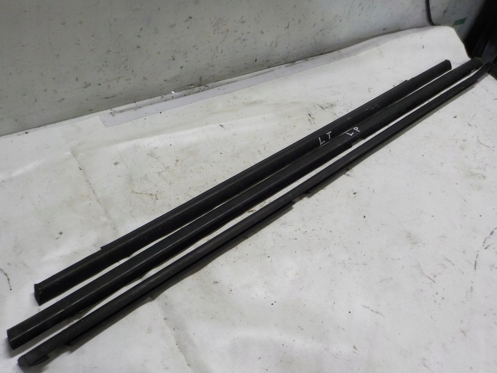 фото №1, Молдинг уплотнитель левый задняя renault scenic grand ii lift nr75