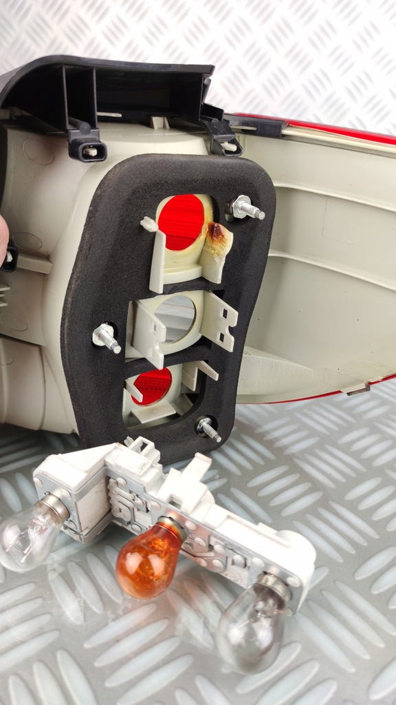 фото №10, 1698202564 лампа вкладыш левая левый задняя задняя mercedes w245 b klasa europa