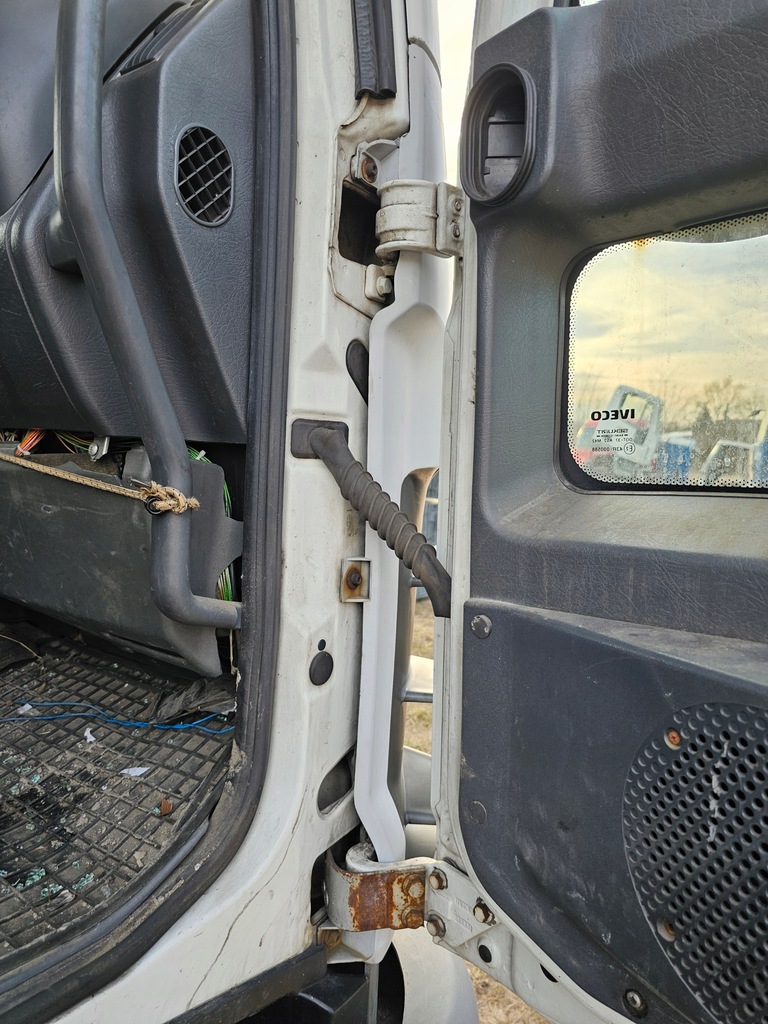 фото №5, Вітровик права облицювання кутик правий iveco eurocargo 02-15 rok