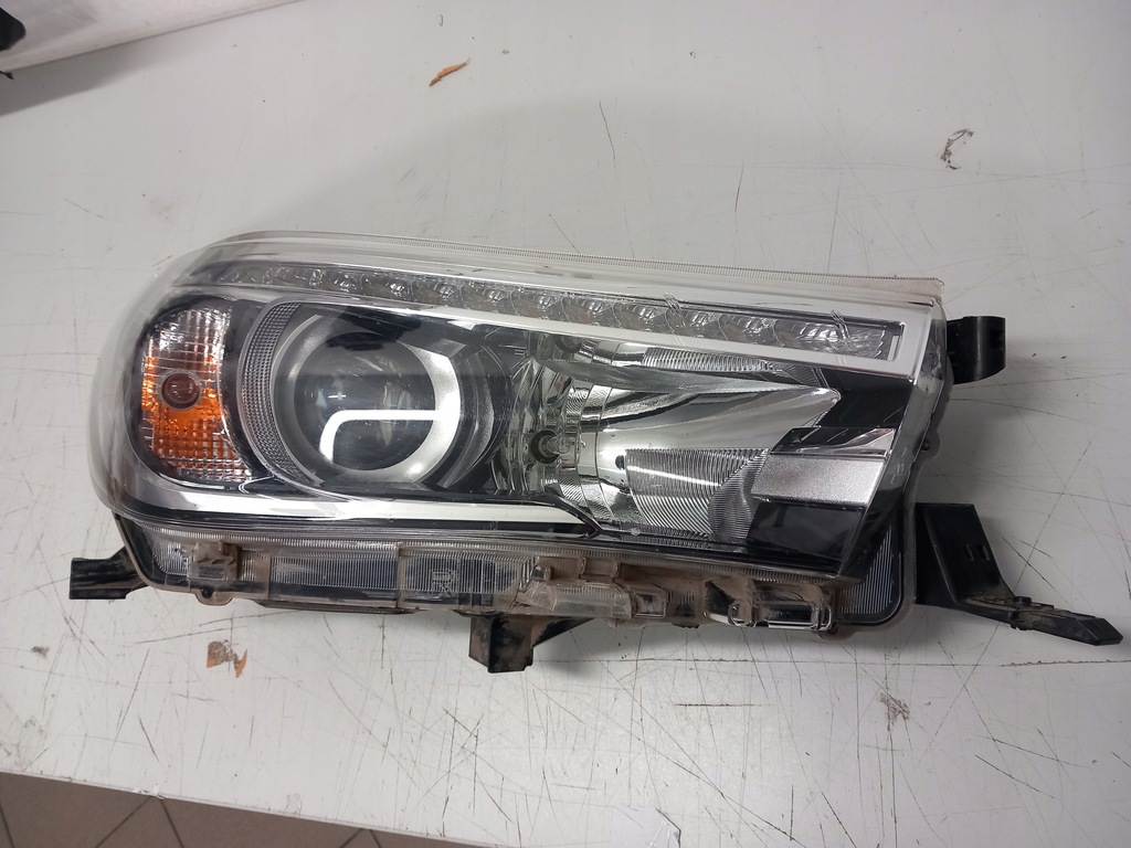 фото №1, Toyota hilux viii 8 лампа передняя правая led oryg!