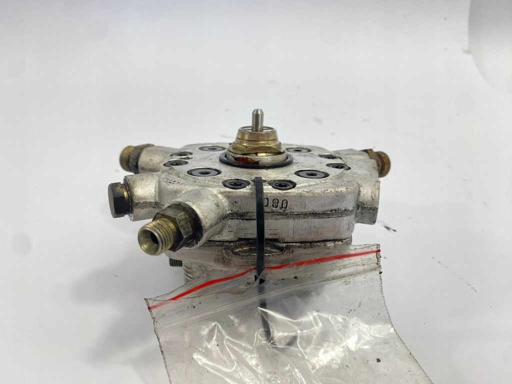 Распределитель топлива mercedes w124 w201 190 1.8 2.0 2.3 230ce 200e m102 Оригинал