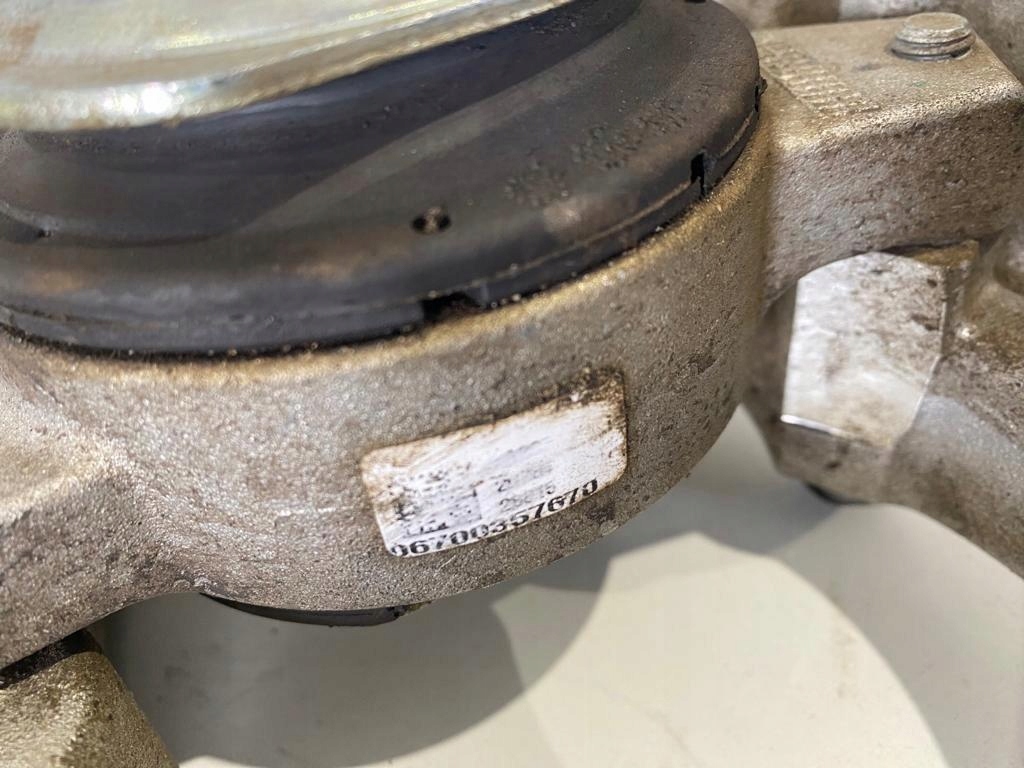 фото №8, Основание кронштейн коробки передач maserati levante