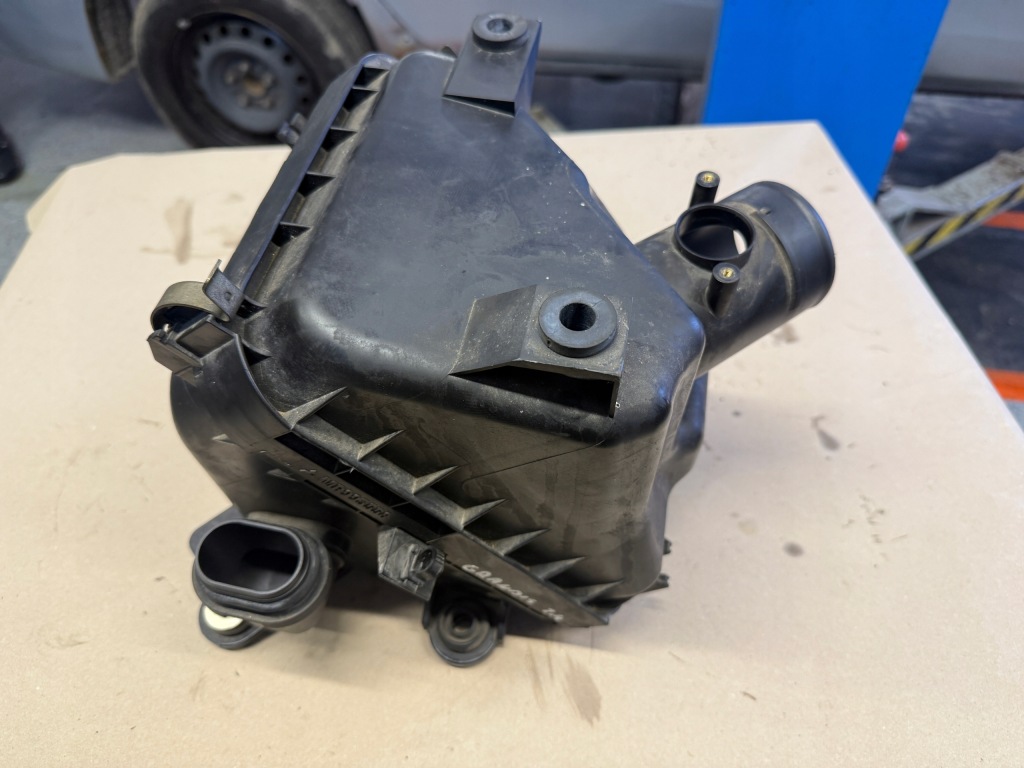 Купить Mitsubishi grandis 2.4 mivec корпус фильтра воздуха mr993558