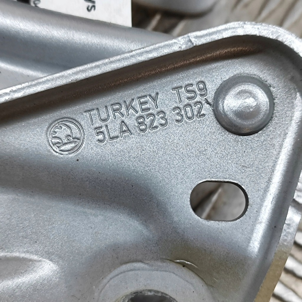 фото №7, Skoda enyaq iv 2022 правая сторона петли крышки / капот двигателя