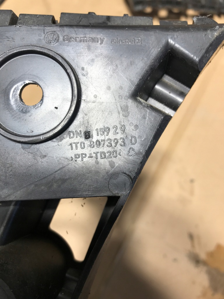 фото №4, Направляющая бампера левый задняя vw touran 1t0807393d