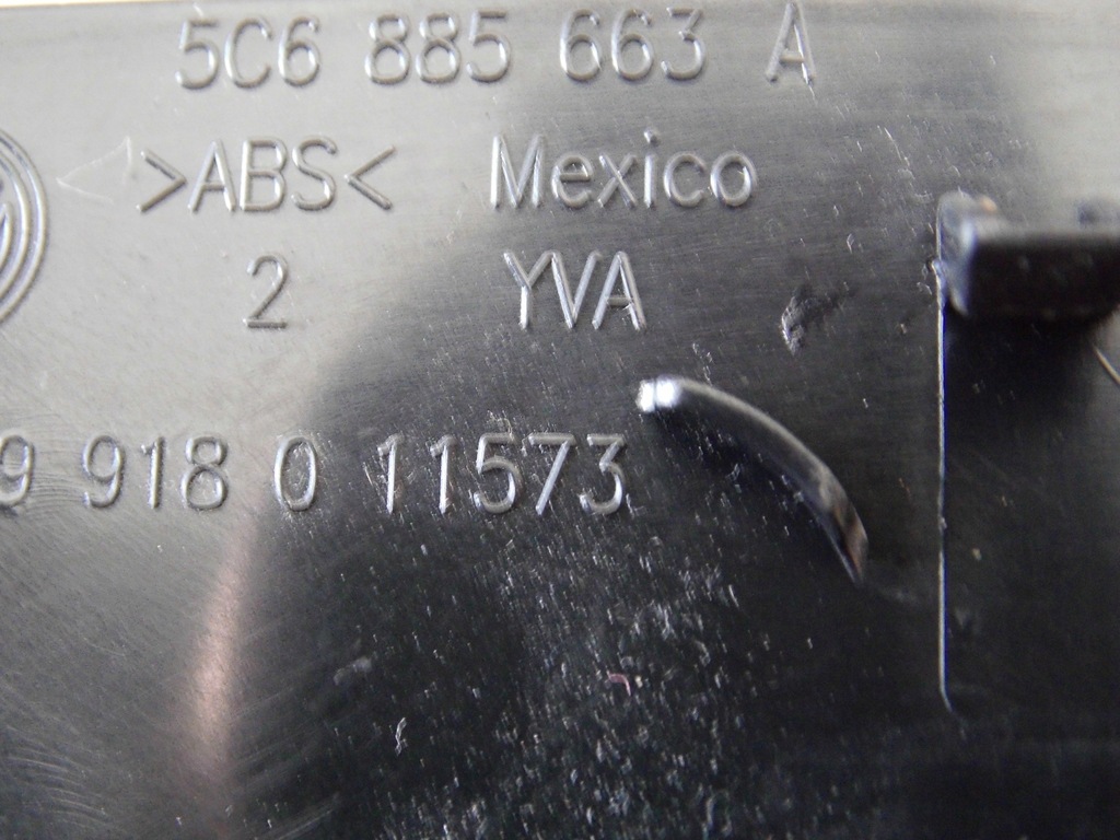 фото №11, Підлокітник сидіння задній чашки vw jetta 5c шкіра